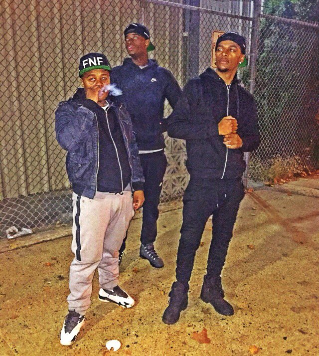 _Overtime8's tweet photo. RUN🏃🏽 up & we Pullin shit😤🤔 Love my niggas ❤️ #FNF #28thST🤑🤑 https://t.co/4jiZ5NMbf0