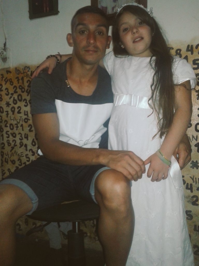 Ivoedelp7's tweet photo. Con almi en su comunión !! #Lin2 https://t.co/7jZfJcLxcK