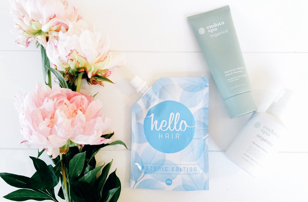 Sunday pamper session! Enjoying some hydration for our hair and skin, with <a href="/endotaspa/">endota spa</a>'s new range. 💙🙌🏼
#ohhellohair