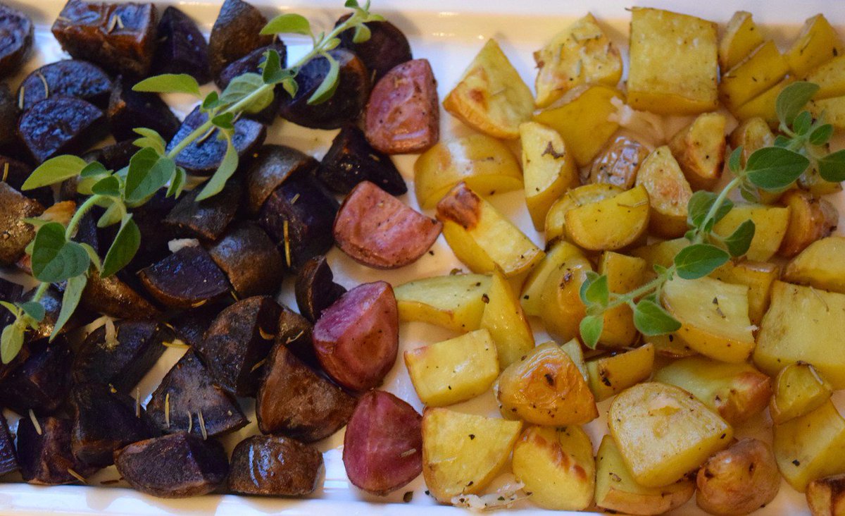 kathysiegelrdn's tweet image. Our Roasted Colored Fingerling Potatoes is the perfect addition to your Thanksgiving Table! triadtowellness.com/2015/11/roaste…