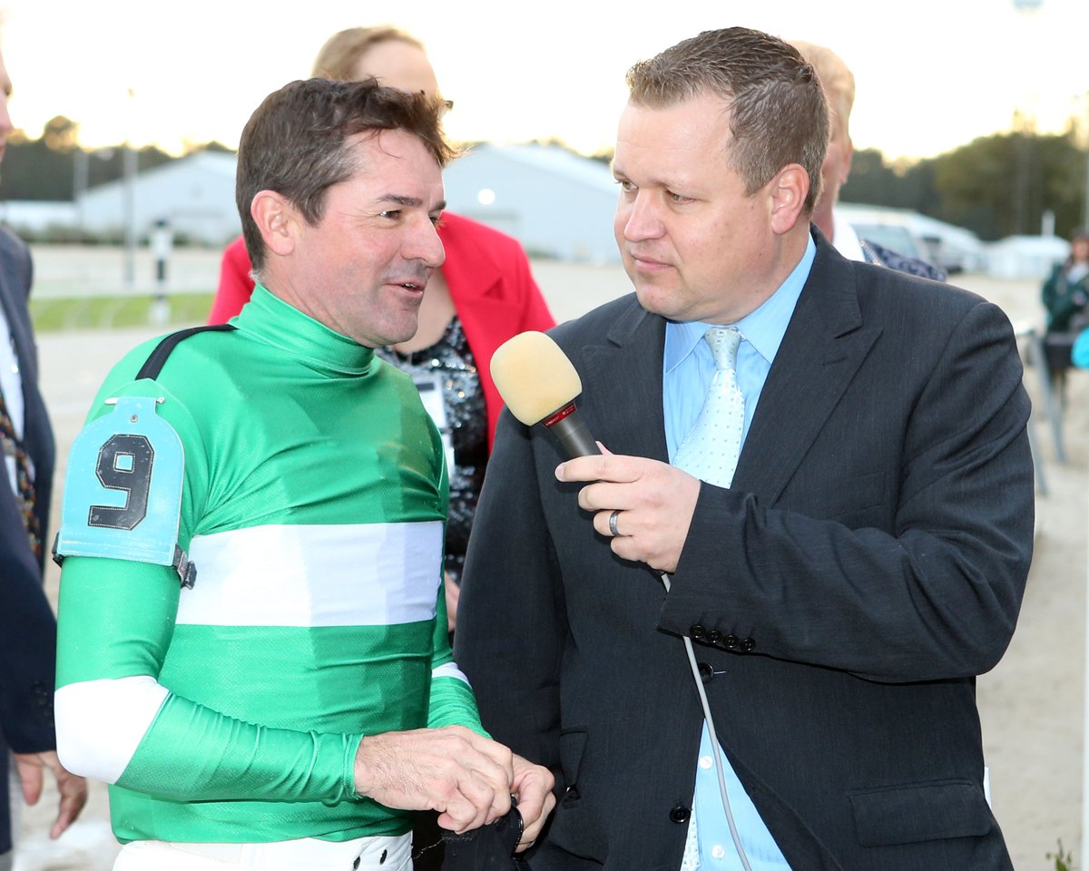 deltaracing's tweet photo. TVG's Dave Weaver and winning jockey Kent Desormeaux in the winner's circle after the Jackpot. #JP2015 https://t.co/1eIEZLT2LE