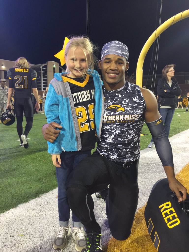 BougieRedneck4's tweet photo. Thank you Eagles!!!! I am so proud! #tothefreakintop #playing4theSHIP @USMGoldenEagles @USMGameday @kalan_reed11 https://t.co/SpKEnkV0DN