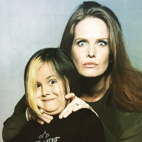 BexMBrasil's tweet photo. Rebecca com fã! *-*
Via: @shantheegreat
#VHFF #OnceUponATime https://t.co/L8cTCzyTXo