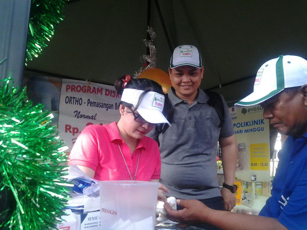 infocarfreeday_'s tweet photo. Patut dicontoh niy semangat sehatnya wakil walikota jaktim, cek kesehatan di booth @rsevasari #carfreeday #cfdjaktim https://t.co/htYuSA4VQB