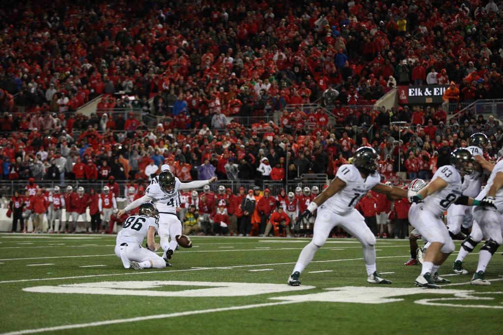 MSU_Football's tweet photo. Michael Geiger's 41-yard field goal as time expired gave Michigan State a 17-14 victory at No. 2 Ohio State. #MSUOSU https://t.co/2INhQk6mkz