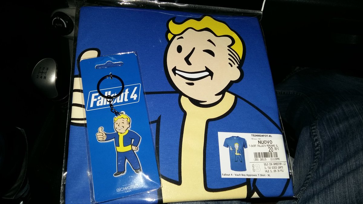 SceriffoRossi's tweet photo. E va beh ogni tanto ci si coccola @lance_matteo #Fallout4 #voult #pitboy #voultboy #xboxlive #XboxOne #111 #bestgame https://t.co/5Mlt0QS1CZ