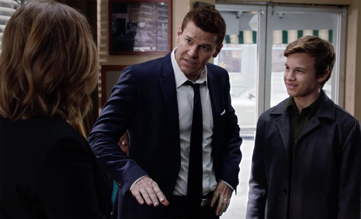OfficialBONEStv's tweet photo. Hands up if you loved seeing Parker back with Booth! https://t.co/aLgZgwBTc3 #Bones https://t.co/9PH5m6wUNL