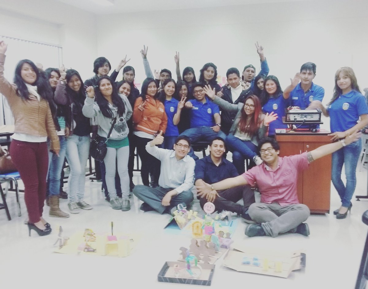 angeloremu's tweet photo. Gracias #SEDIPRO #UPLA por permitirnos compartir #PMcanvas + #DesignThinking :) https://t.co/EVXkUXKnp9