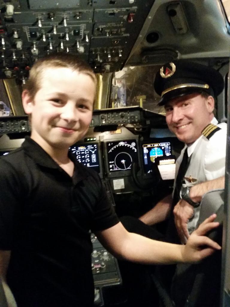 BigPurpleHat's tweet photo. Wow @Delta You may have just won a customer for life. The crew on 2216 was AMAZING! #kidsfirstflight https://t.co/BbojYHMIY9