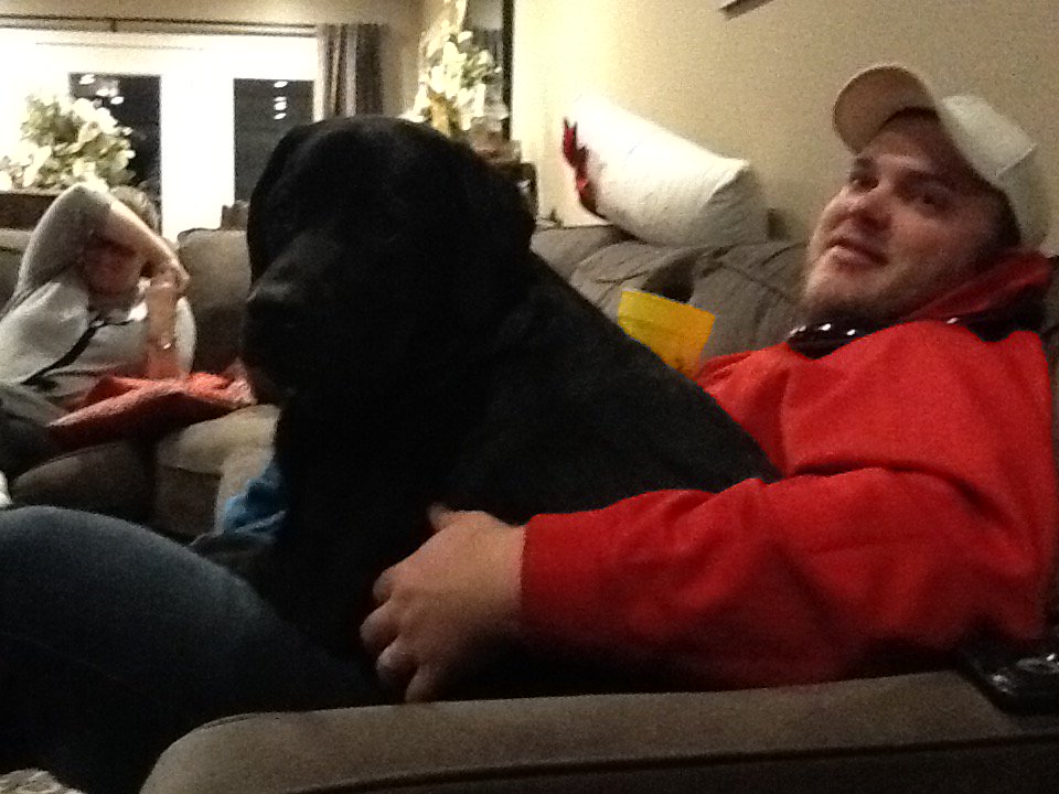 KimWRichardson's tweet image. We never told our lab he was not a lap dog and Lisa is in the background not wanting to be in the picture. #2bad