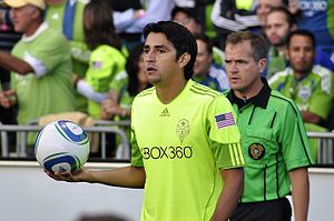 A happy dapper 35th birthday to Leonardo González! 