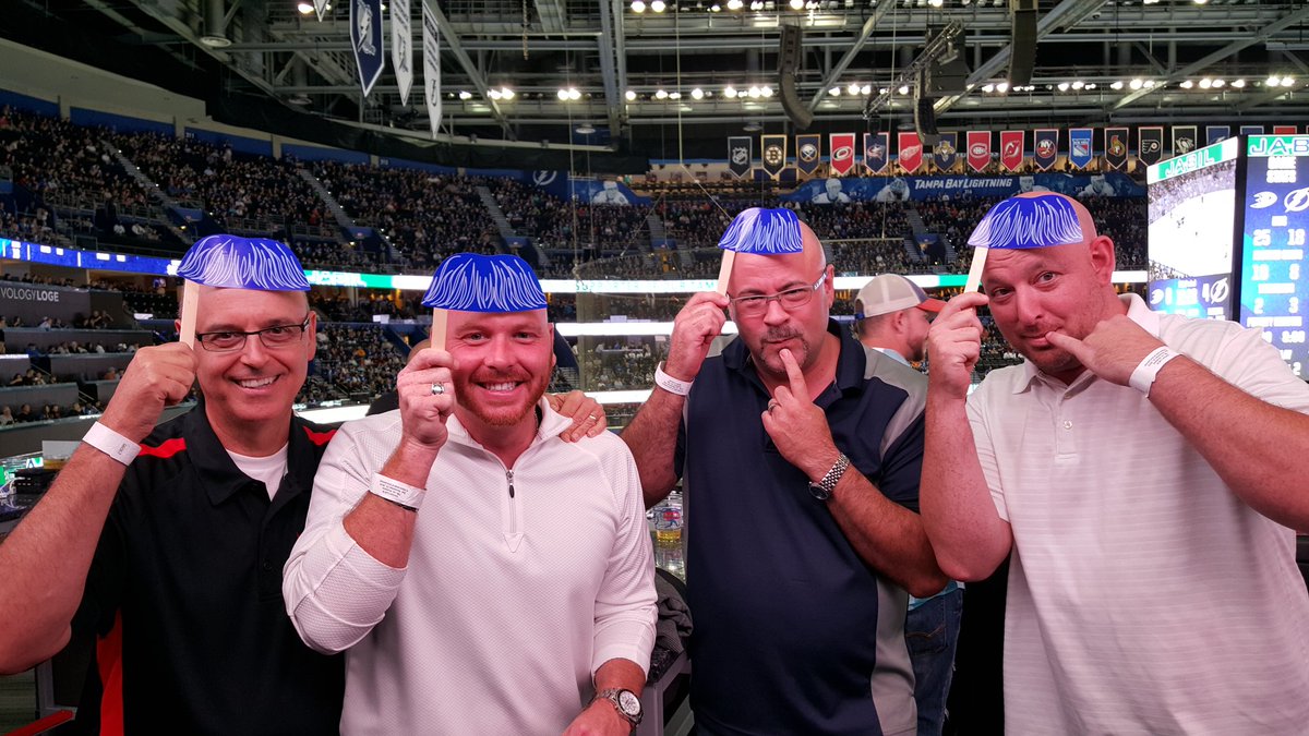 Stefernees's tweet photo. #boltstache #bluehairgroup https://t.co/0ex9UTaUck