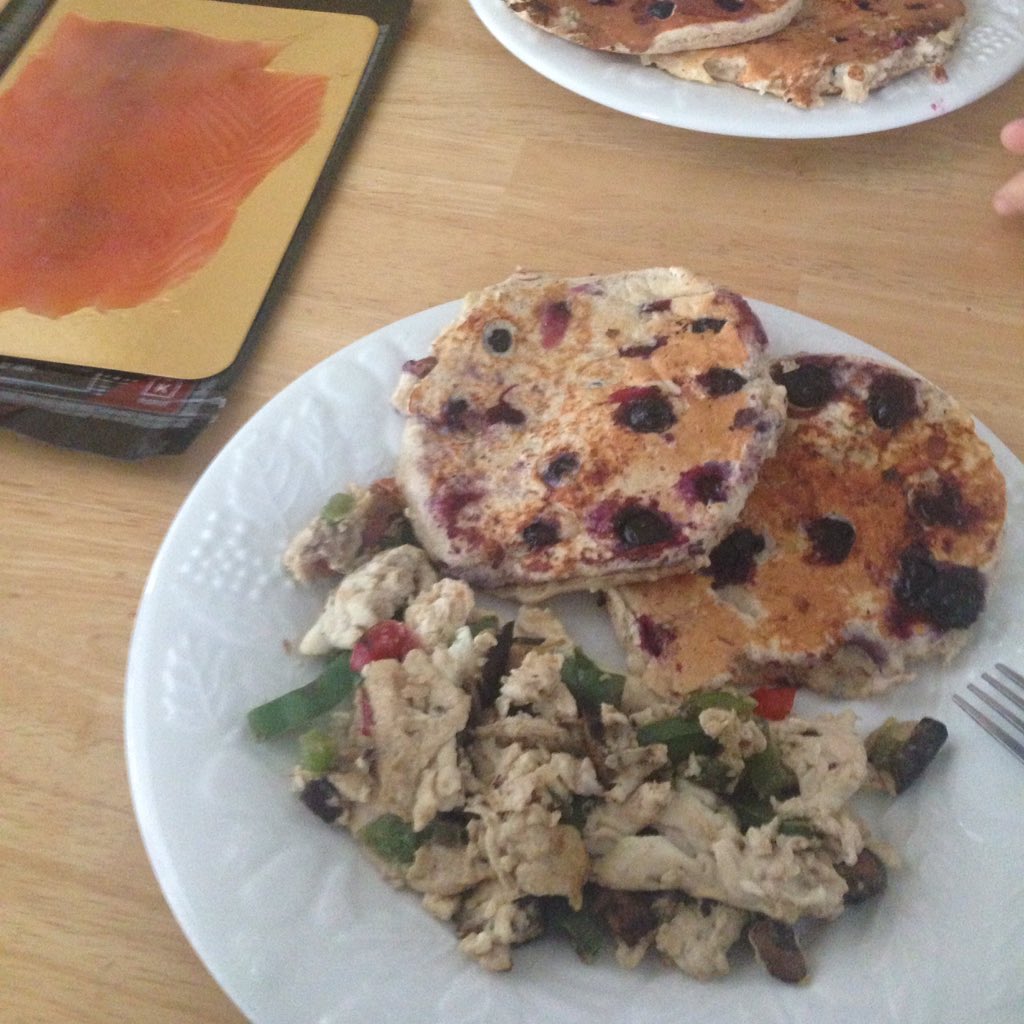 healthcoach7x's tweet image. Power protein meal! Blueberry protein pancakes #fitness #7weekchallenge #protein #health  #cleaneating #lifting