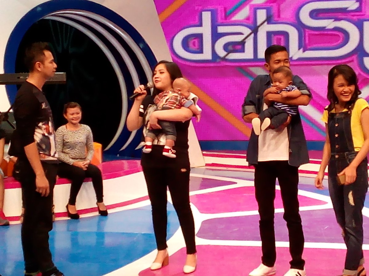 dahSyatMusik's tweet photo. :-) Rafathar n Juna sdh komplit nih #dahSyatBabyBoy @RaffiAhmadLagi Gigi n @Dede_Sobret Karen https://t.co/Zdmlt9nuYL