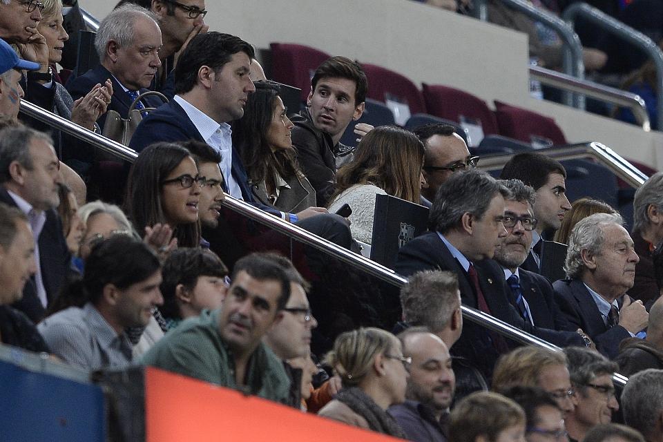 Forbes's tweet photo. An Arsenal fan is looking to crowdfund Lionel Messi's rumored £600,000 weekly wage https://t.co/uXzVNzgFBJ https://t.co/xT4aGDwfKe