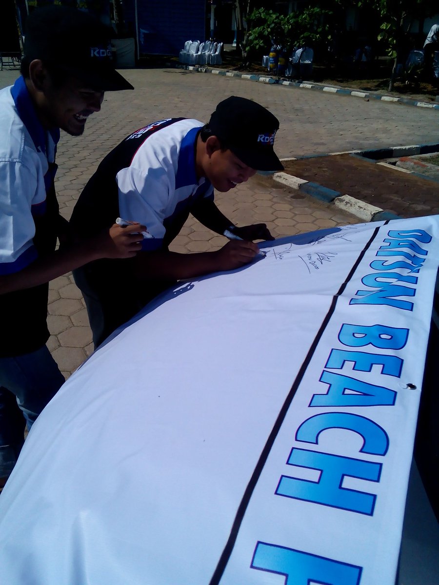 KDGI_Tangerang's tweet photo. Ikut menghadiri datsun beach party di Pekalongan... mantaab https://t.co/pOIGQPXXbm