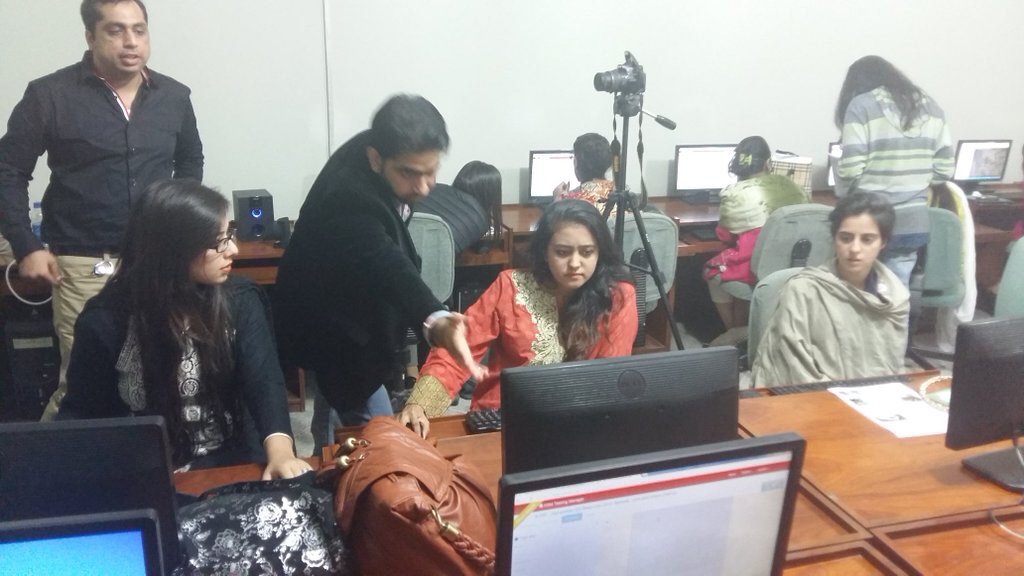 MapGivePakistan's tweet photo. @usman_latif providing hands on training to the students. #OSMGeoWeek #LahoreMapathon @HumanitariansPK @USCGLahore https://t.co/muVneZxfkV
