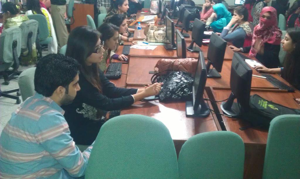 MapGivePakistan's tweet photo. @usman_latif providing hands on training to the students. #OSMGeoWeek #LahoreMapathon @HumanitariansPK @USCGLahore https://t.co/muVneZxfkV