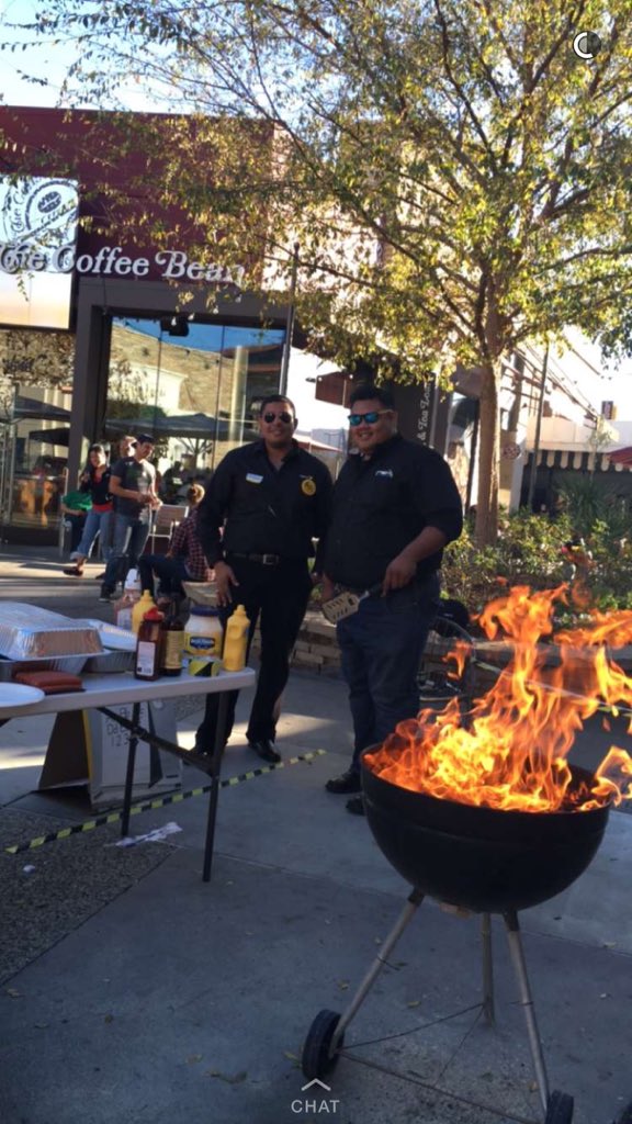 ValenciaiMobile's tweet photo. #customerappreciationday #Sprint #save50percent @iMobileUSA @kaitlinPimobile @SprintTriBeTo @AleDimobile https://t.co/cI8k1qeiqW