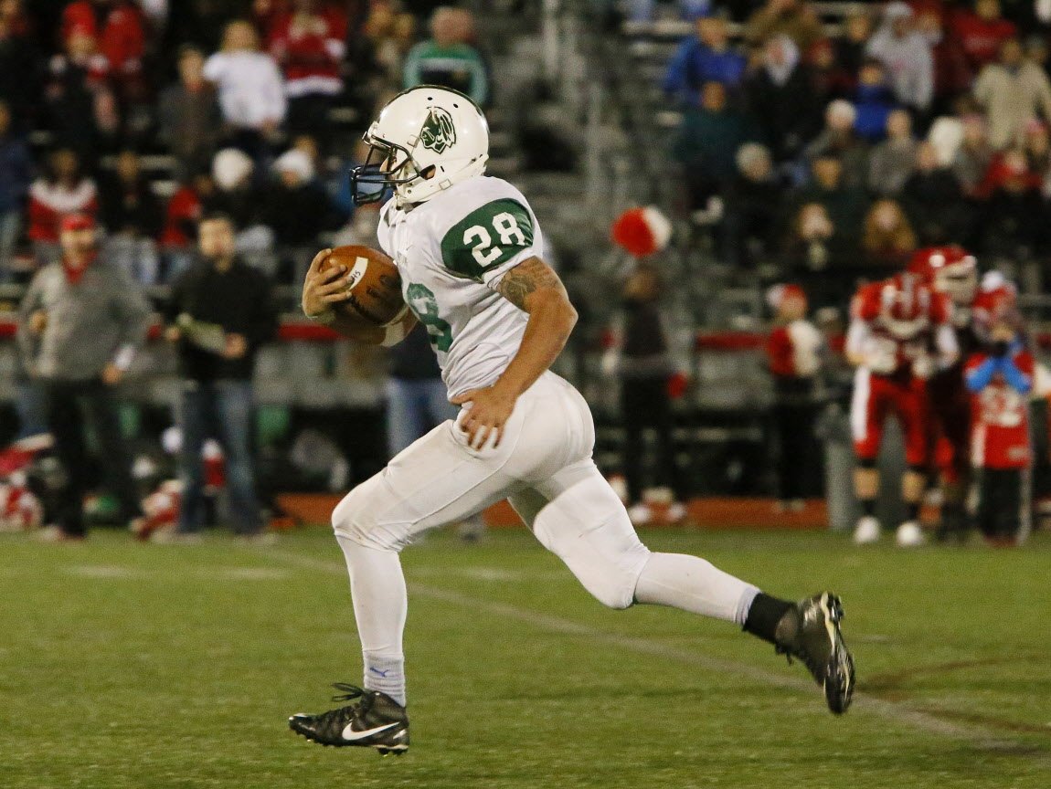 LaurieLosSCT's tweet photo. Chris Martin carried the ball 33 times for 196 yards and scored on runs of 1, 11 and 55 yards @SC_Varsity https://t.co/EoiKuDMlBc