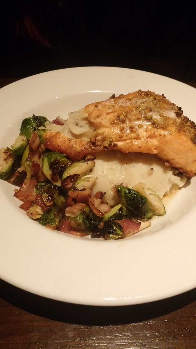 FoodInHans's tweet photo. wiser choice at steakhouse. Salmon for omega-3s, brussel side for dat daily green veg @UWrachelTA #URWhatUTwEat https://t.co/l52swHotP7