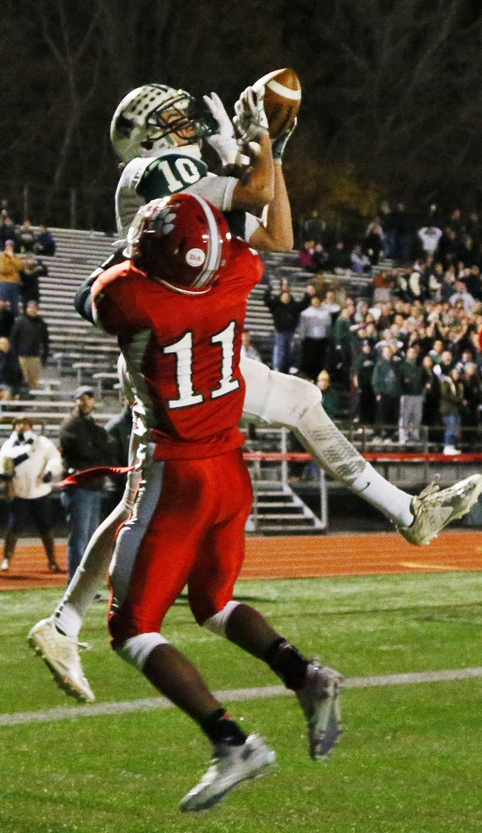 SC_Varsity's tweet photo. Dartmouth knocks off previously undefeated Milton 27-24 in the State Semifinals 
STORY: https://t.co/K31vBHi91J https://t.co/4r3D1MVfwY