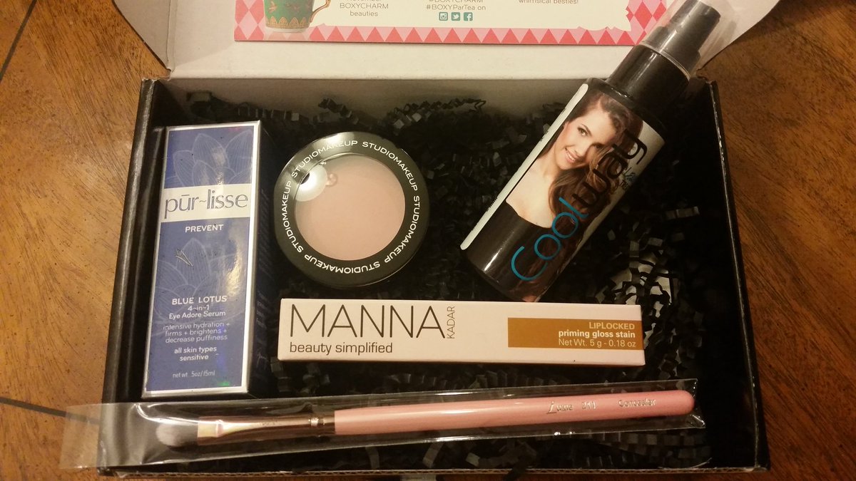 AlyssaRuffin's tweet photo. Thanks @boxycharm for my November boxycharm beauties! #BOXYCHARM #BOXYParTea https://t.co/rvTGiCW4Cb