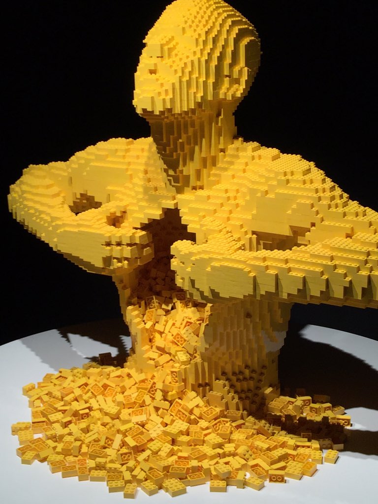 Francedm's tweet photo. Oggi perdo i pezzi (di #Lego) https://t.co/7jnsbyfBCn