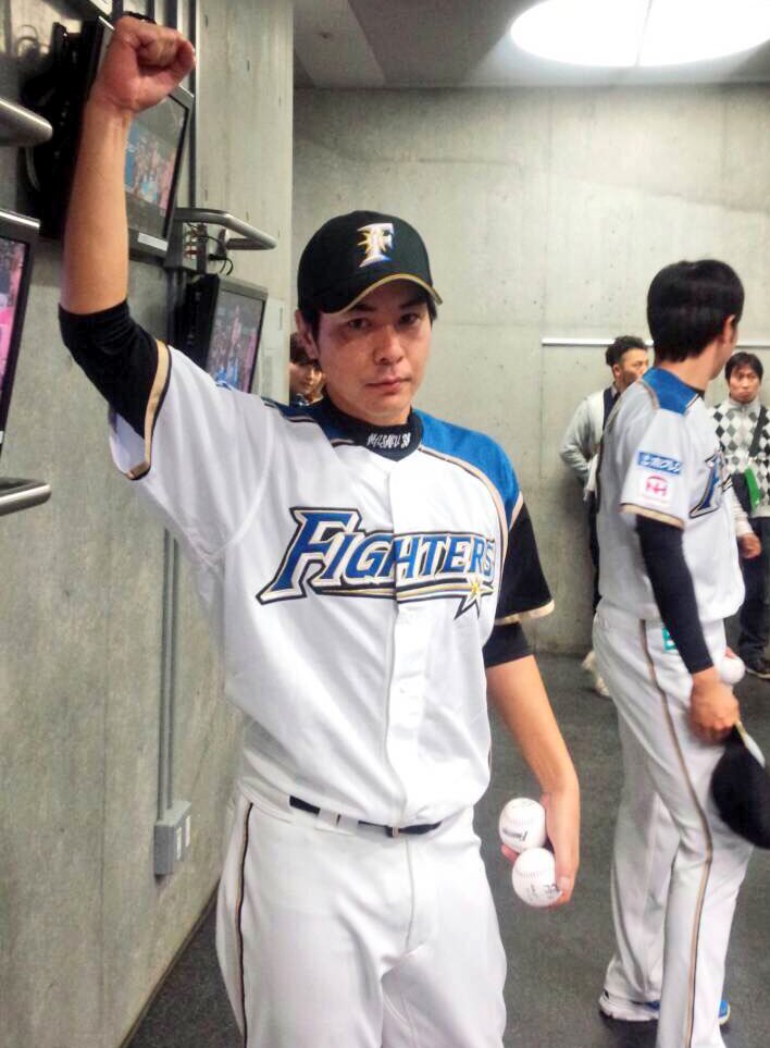 FightersPR's tweet photo. 本日のファンフェスティバル2015開催中に、公式ツイッターのフォロワーが10万を超えました！ありがとうございます！これからもよろしくです^^
#lovefighters #ファンフェスティバル2015 https://t.co/4PRBvP8sA2