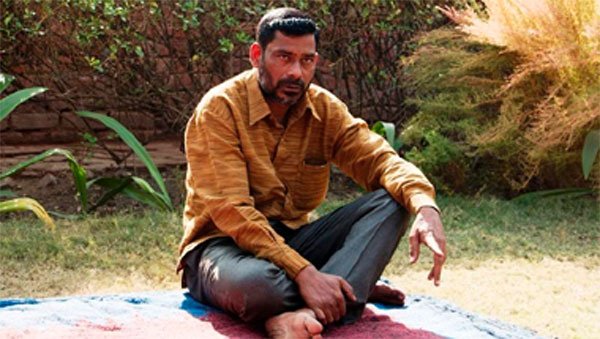 DailyO_'s tweet photo. How #KailashSatyarthi saved Fardeen, Ranveer and others | Rakesh Senger | https://t.co/aooKvJG4KP #ChildLabour https://t.co/3qk7Kekc8p
