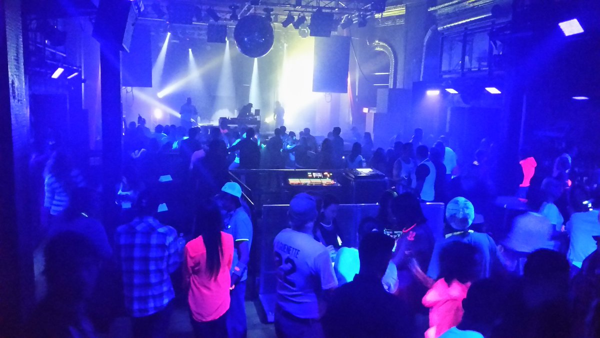 B101FMBARRIE's tweet photo. Where else would you be on a Saturday night!? #roxysaturdays at the @RoxyTheatre_  wildest place downtown barrie! https://t.co/zEuorr0Bm9