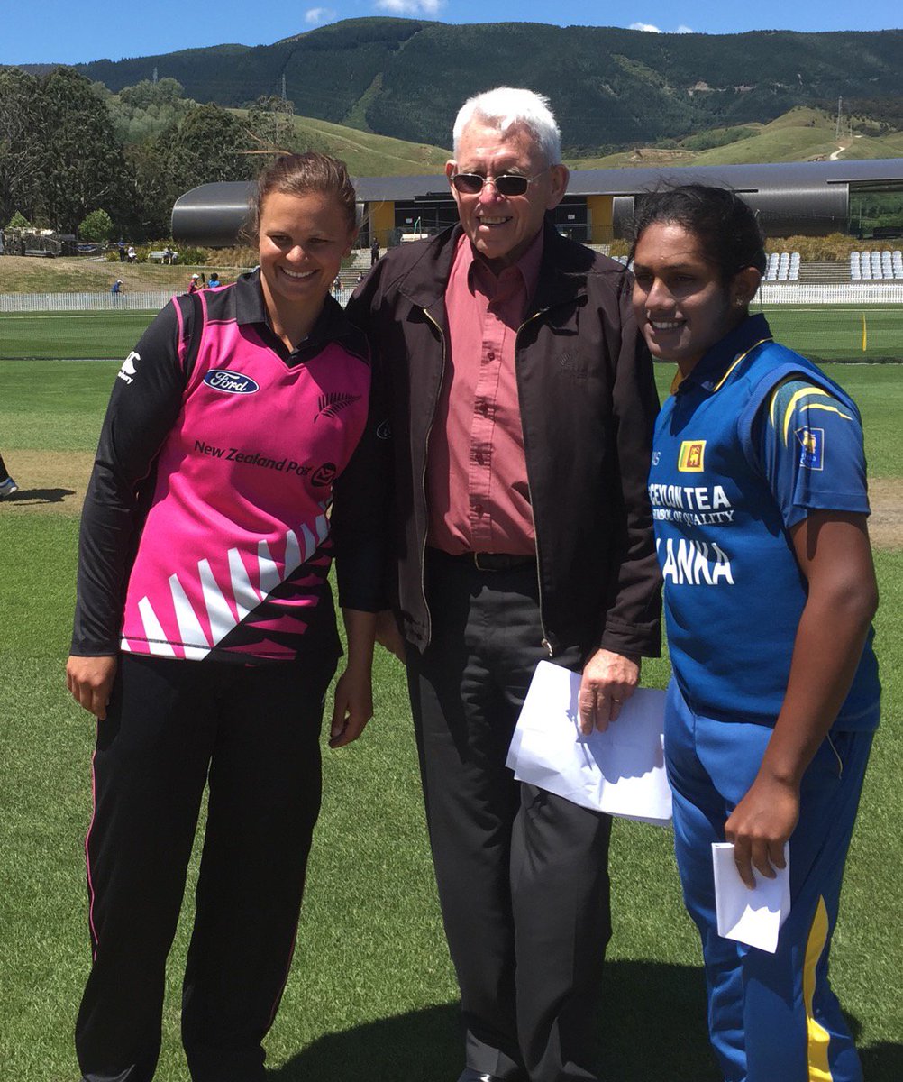WHITE_FERNS's tweet photo. Congrats to @SuzieWBates on being awarded Player of the Series! #WFvSL https://t.co/6v3HE48TGc