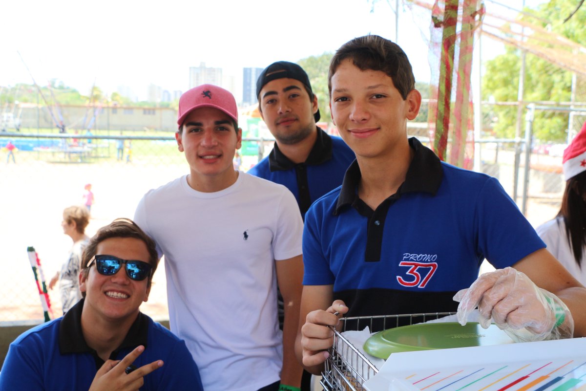 ayserioclaro's tweet photo. Los alumnos de la #promoXXXVII hicieron un gran trabajo en el #parrandonrioclaro @pollograduado https://t.co/IeB4brWwZA