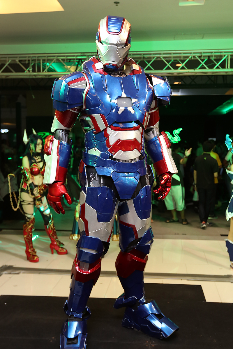 Razer's tweet photo. We have really kickass cosplayers out at #RazerStoreTH Bangkok. Swing by our opening weekend event if you're near. https://t.co/CoNEksvZQ2