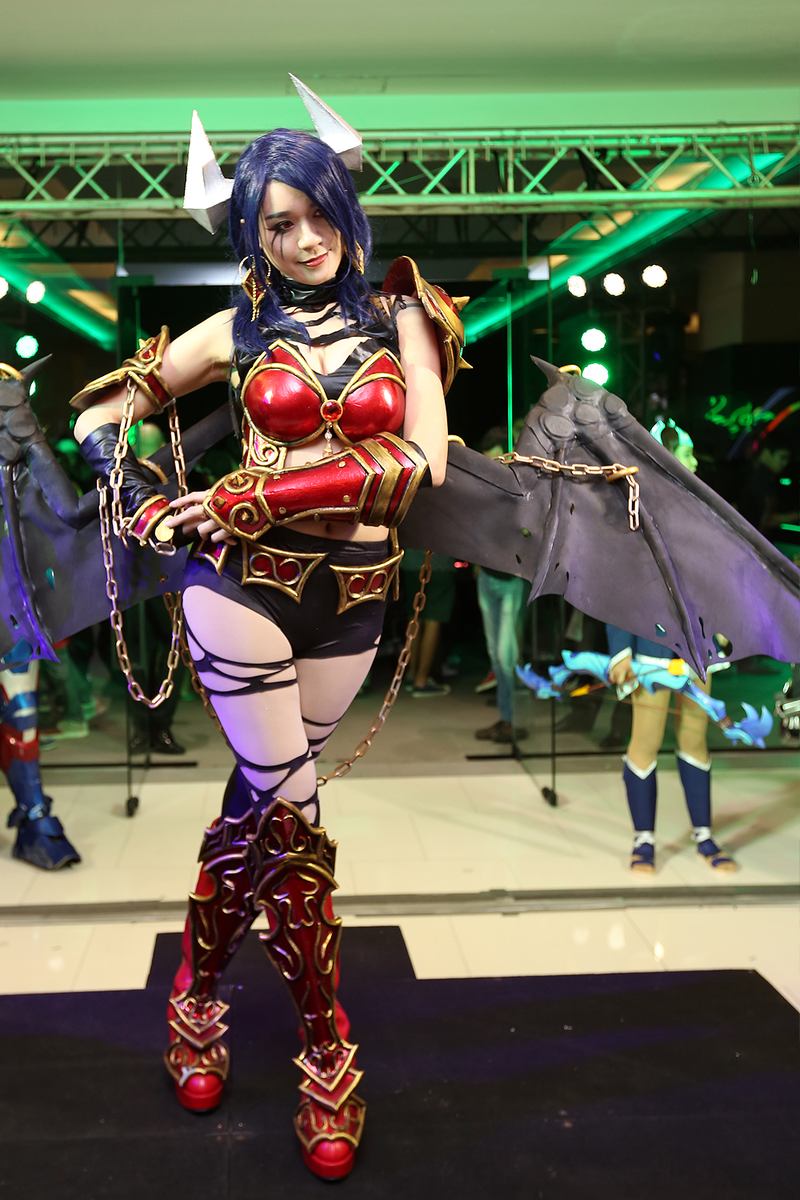 Razer's tweet photo. We have really kickass cosplayers out at #RazerStoreTH Bangkok. Swing by our opening weekend event if you're near. https://t.co/CoNEksvZQ2