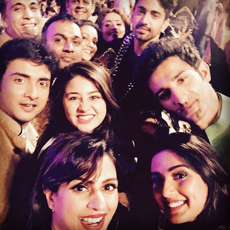 KunjTwinkle's tweet photo. 4With my Tashn e Ishq fam at the #ZeeRishteyAwards tonight! https://t.co/iLb7jIxqPf