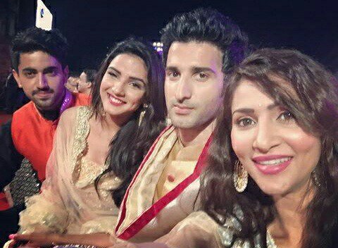 KunjTwinkle's tweet photo. Zee risthey award 
#tashaneishq https://t.co/q9C1KQIuQK