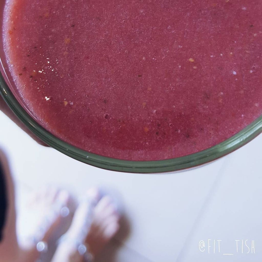 NUTRiBULLETFans's tweet photo. Hello Sunday🙌
Berry Smoothie 🍓🍓🍓 YUM
@nutribulletsa
#smoothie #fitfood #foodporn #nutribullet
#sistersofiron #fit… https://t.co/uj1hKMxAXl