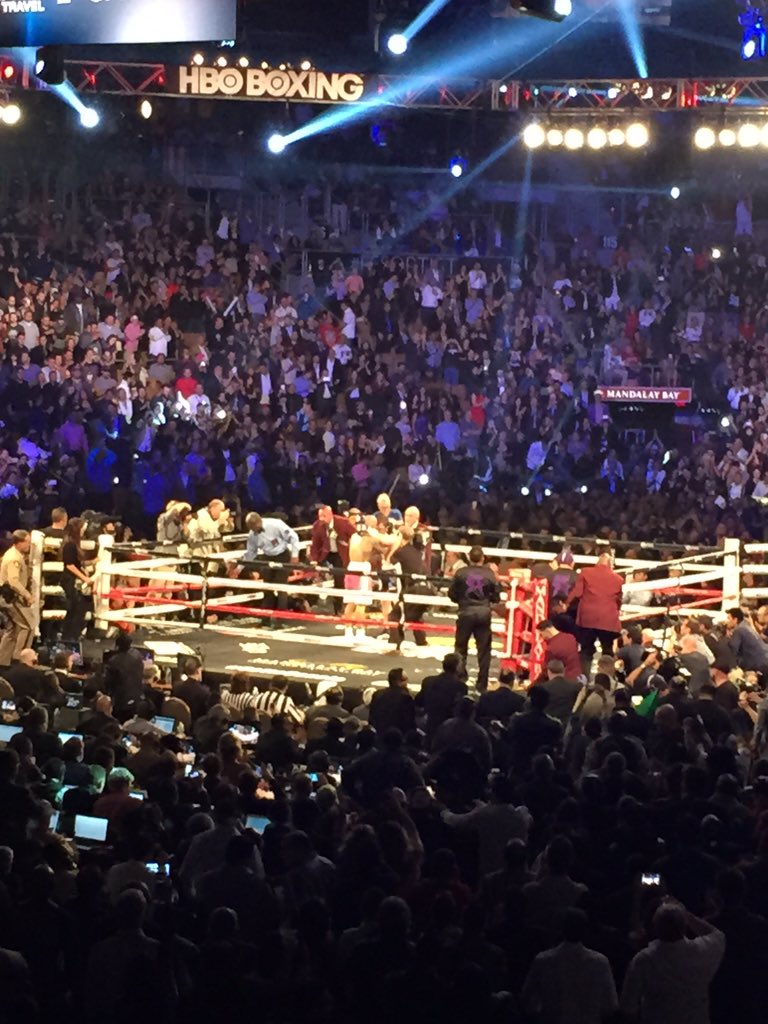 Queensberry's tweet image. The fighters embrace at the bell #CottoCanelo
