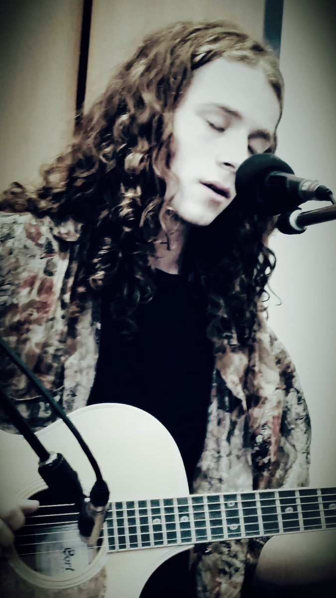 #SqueakLemaire is rocking the studio - got a question for him? Tweet us! #MullumMusicFestival #Mullum