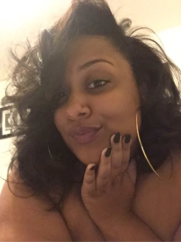 NolaHatPlug's tweet photo. When u sleepy but feeling pretty 😩😻👅✌🏽️ https://t.co/xmd9Y1LGYC