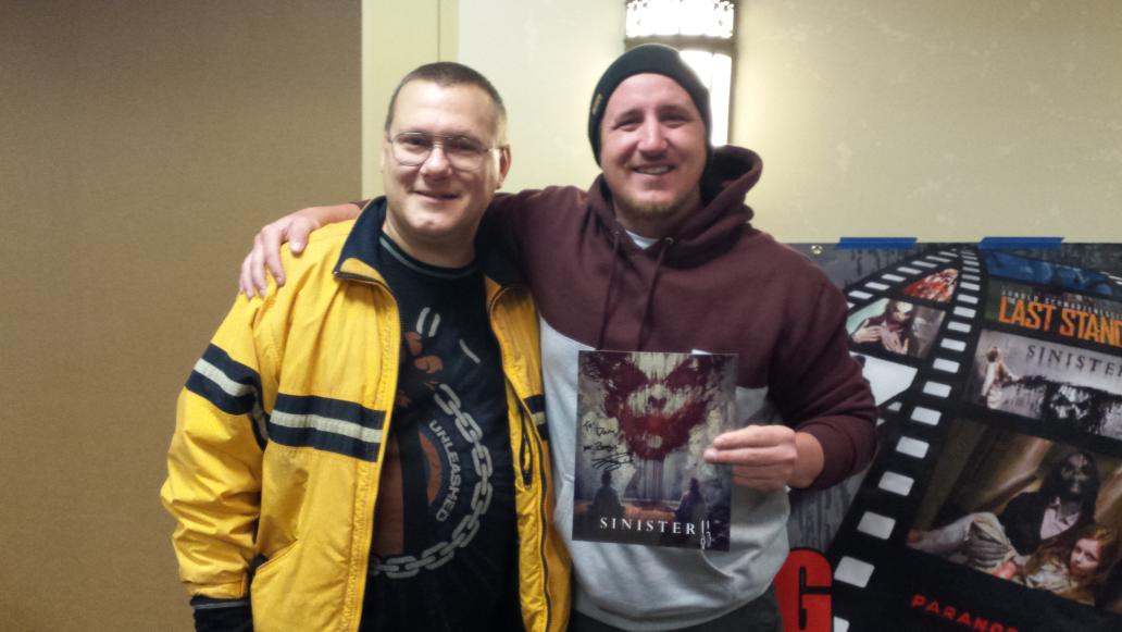 HK47nRevan's tweet photo. @SinisterMovie Met the man himself today at DOTD Chicago, quite the honor! #Sinister3 https://t.co/kINIi5KCpY