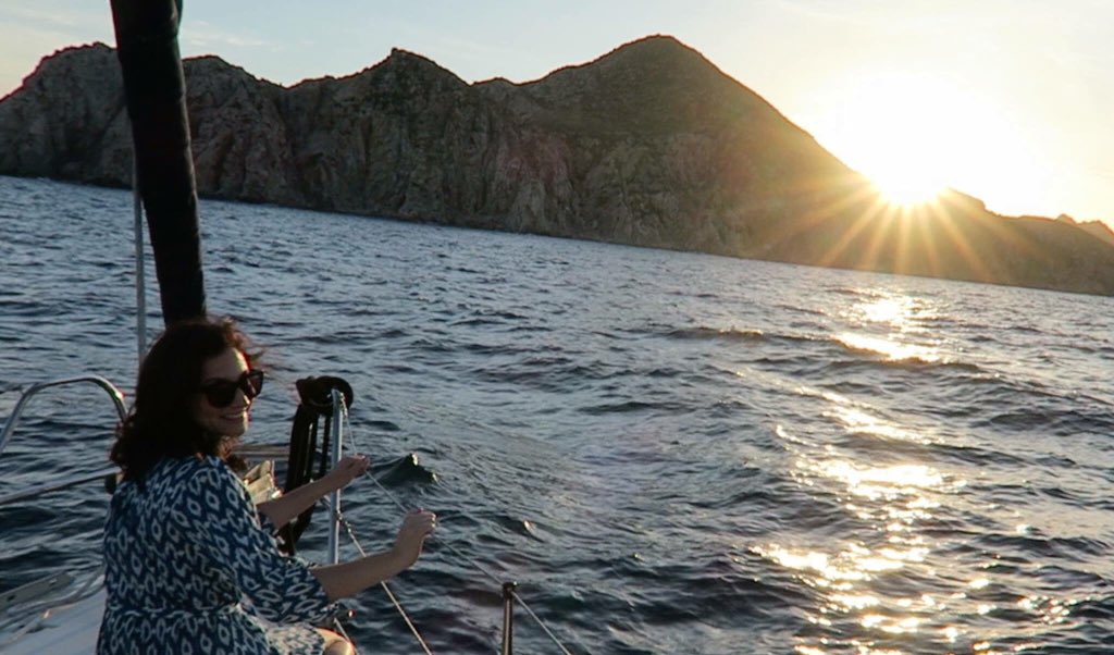 KateLThomas's tweet photo. Sailing into the sunset here in #Cabo! https://t.co/PbAS3m8HvX @Expedia #expediathingstodo #KateinCabo https://t.co/FiJtn0tPoZ