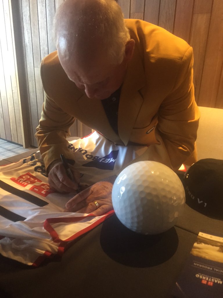 What a champion! Peter Seniors autograph is going to be in demand! #AusMasters15