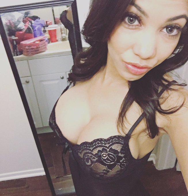 Ready for the night 💋 https://t.co/AIQojx2Ylk