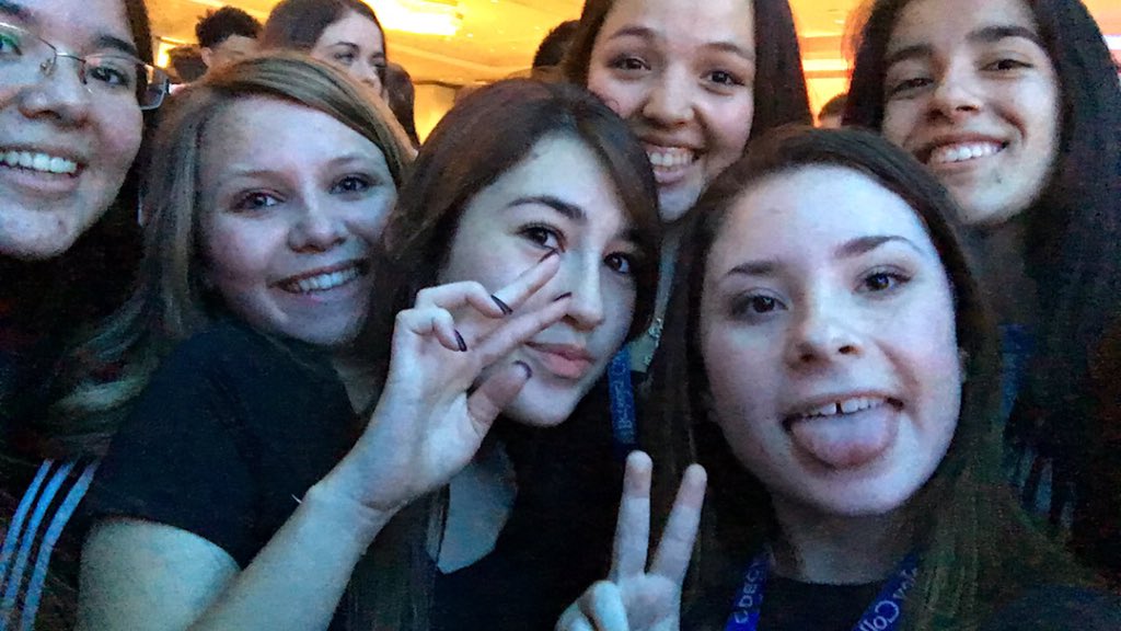 typicaIzoe's tweet photo. fun night w/ fun people #DECAPowerTrip #BeDECAEpic #BeDECASocial π· https://t.co/FHwhEyUeGU