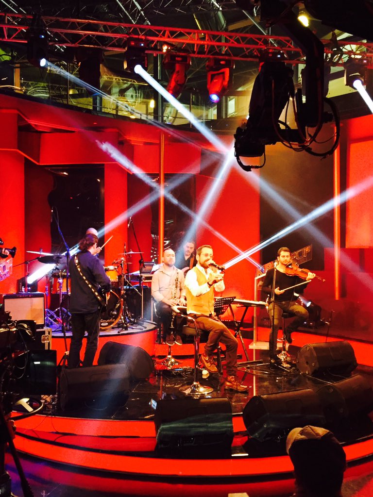 "Kül"ü dinlediniz mi? Müthiş albüm, güzel sohbet.. Program devam ediyor. FD akustik <a href="/KralPopAkustik/">Kral Pop Akustik</a> #başka