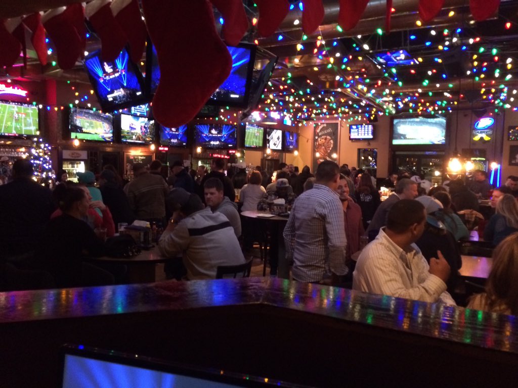 TCHooligansBar's tweet image. Fight night!