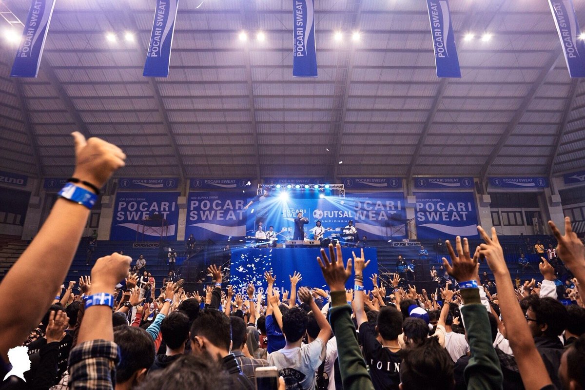 musiktulus's tweet photo. Terima kasih banyak teman-teman untuk keseruan semalam di #PSFC2015!
Sampai jumpa lagi Bandung!

#DokumentasiTULUS https://t.co/2Awtgicidf