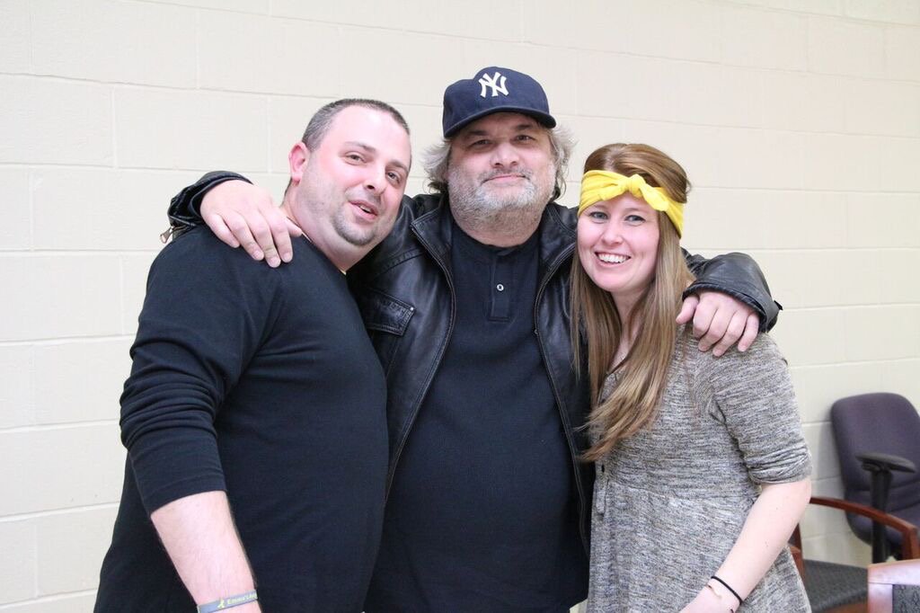 artiequitter's tweet photo. Did stand up for a little Angel named Emma who's sick now but is getting better by the second! These are her parents https://t.co/l1P5htynUm